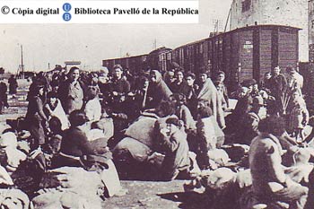 Le Perthus: población civil en la estación de trenes [Fuente: UB-Biblioteca del Pavelló de la República]